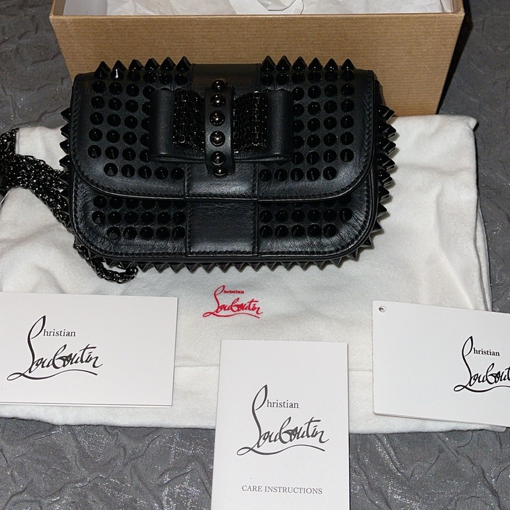 SOLD Preloved Valentino Nano spike bag black size 5 1/2” X 3 1/2 - Picture 3 of 12